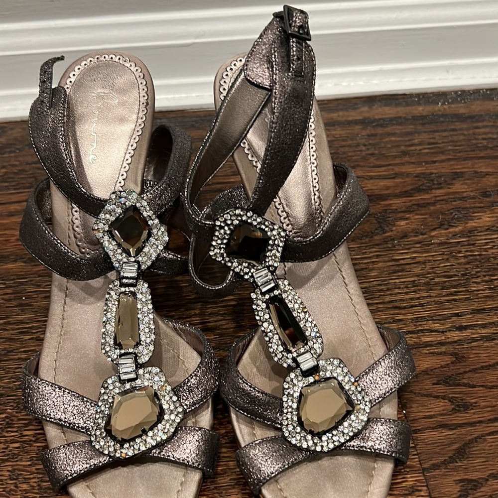 BOURNE pewter suede size 9 sandals.  Chunky stones. - Picture 4 of 11